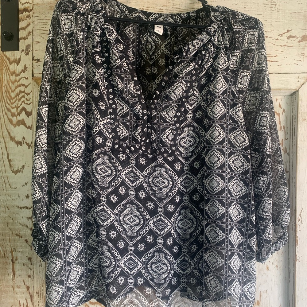 Black and White Patterned Women's Top